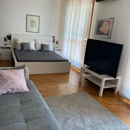Eni Torri Lombarde San Donato Bbqueen بيت ضيافة *