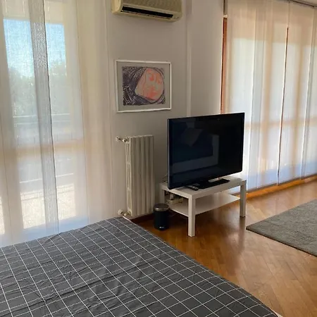 Eni Torri Lombarde San Donato Bbqueen بيت ضيافة *